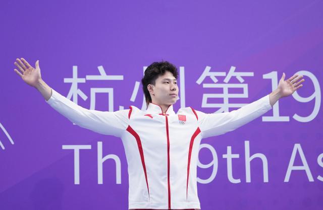 DB电竞官网-“蛙王蝶后”携手新生力量 共铸中国泳军亚运传奇